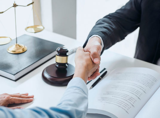 Advogados para empresas: devo contratar um?
