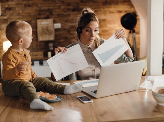 Emprega + Mulheres traz novidades sobre implementação de auxílio-creche nas empresas